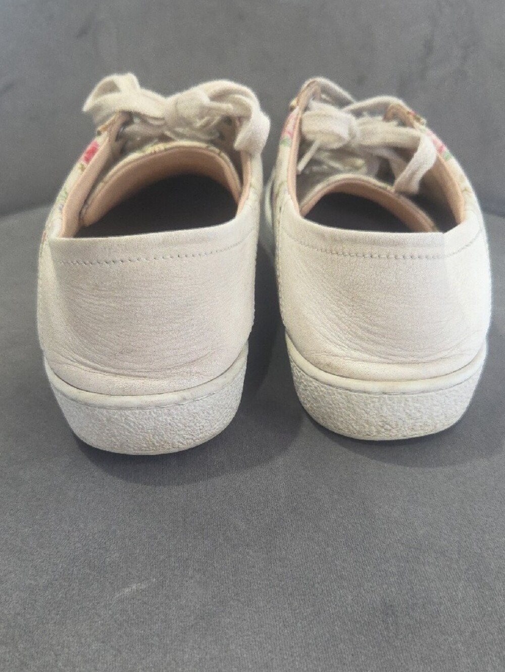 Gucci Floral Lace-Up Low-Top Sneakers in Cream with Red & Navy Stripe - Picture 8 of 13